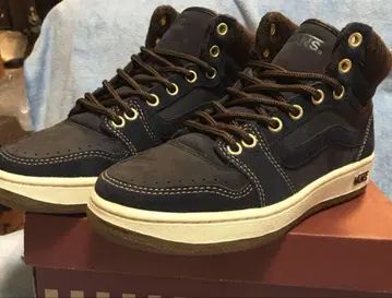 VANS 하이컷 스니커즈 24cm
