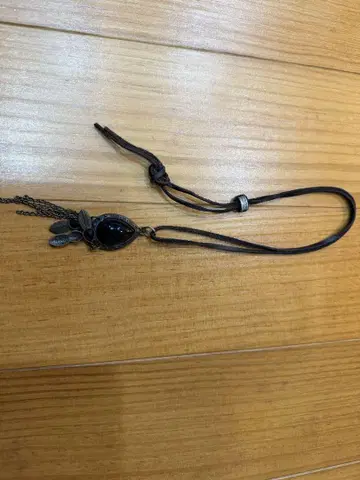 블랙 가죽 펜던트 목걸이