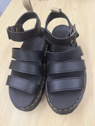 새상품급 닥터마틴 샌들 블랙