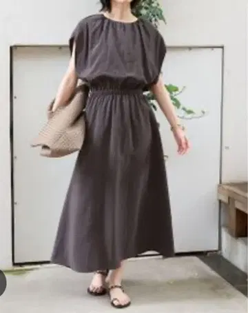 루즈비프 안나 다크 브라운 원피스