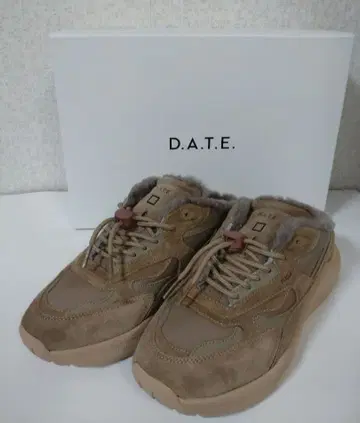 [ 새상품 ] D.A.T.E. 데이트 무스탕 사보