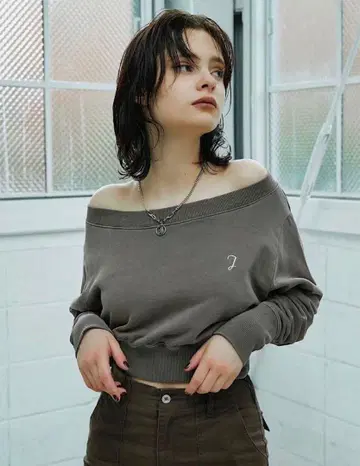 JUEMI 오프숄더 맨투맨 그레이