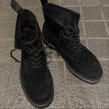 [ Dr.Martens ] 닥터마틴 8홀 부츠 블랙 스웨이드