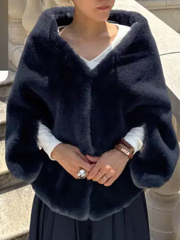 리치 볼륨 퍼 케이프