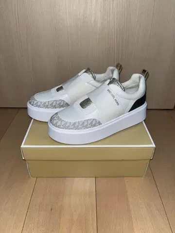 MICHAEL KORS 슬립온 스니커즈