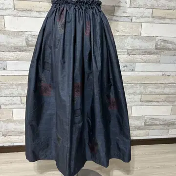 네이비 기하학 패턴 자수 롱 스커트
