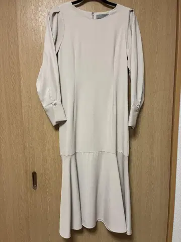 새상품 화이트 긴팔 플레어 원피스 나노 유니버스 이벤트 드레스