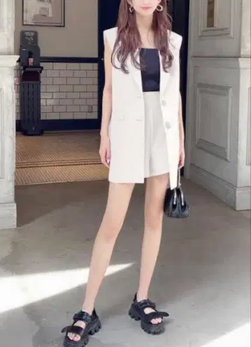 백 슬릿 베스트 X 하이웨스트 숏팬츠 셋업