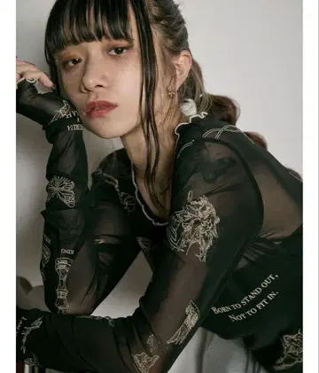 Sarah x MURUA 타투 라이크 시어 탑