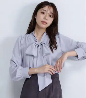 리본 보타이 블라우스 24AW (블루)