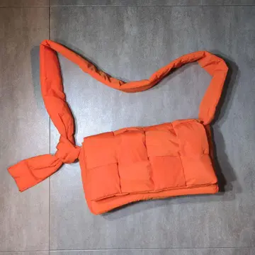 오렌지 퀼팅 숄더백