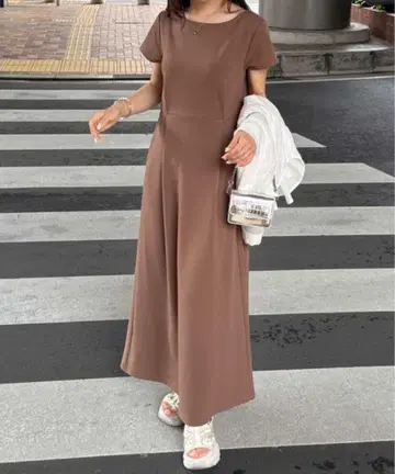 원피스 허리 턱 플레어 원피스 모카