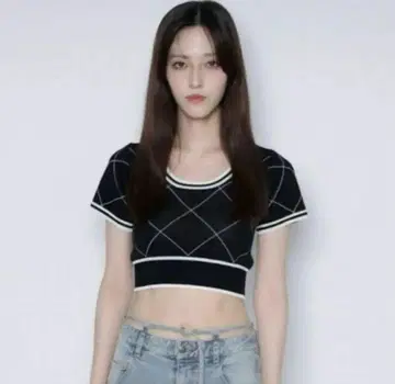 melt the ledy 다이아몬드 패턴 크롭 탑 반팔