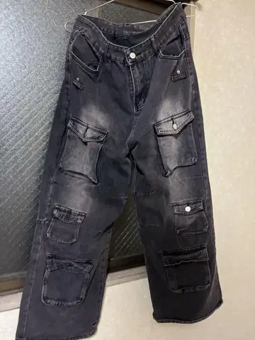 블랙 카고 팬츠 데미지 가공