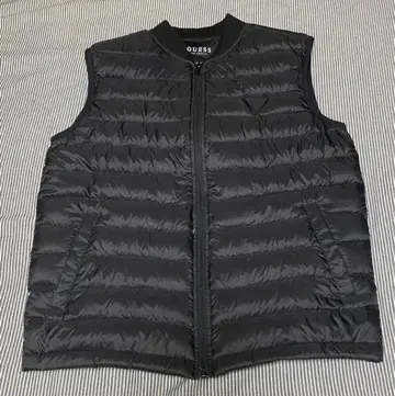 GUESS 블랙 다운 베스트