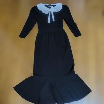 SNIDEL 프릴 옷깃 블랙 원피스
