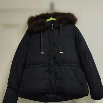퍼 후드 블랙 다운 자켓