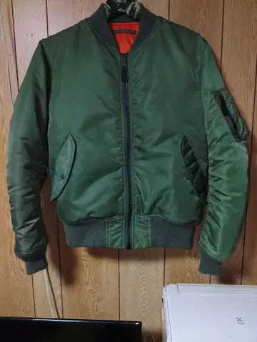 AVIREX MA-1 자켓 세이지 그린