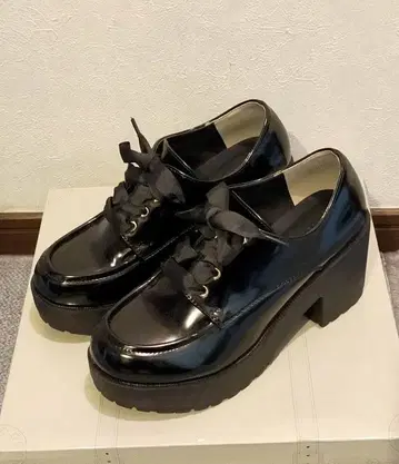 MAJESTIC LEGON (마제스틱 레곤) 볼륨 힐 신발