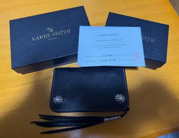 LARRY SMITH 엠보싱 트래커 지갑 S 주름