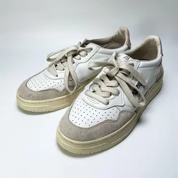 AUTRY 메달리스트 스니커즈 로우컷 화이트 아이보리