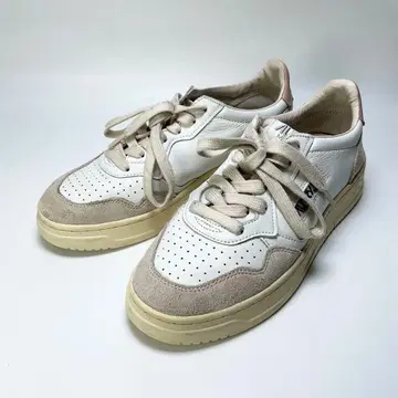 AUTRY 메달리스트 스니커즈 로우컷 화이트 아이보리