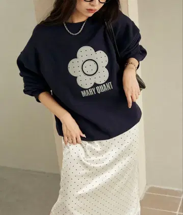 MARY QUANT 플라워 맨투맨 네이비 신상