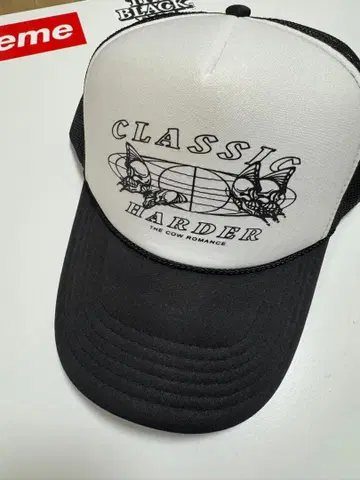 VALLAD x Classic of Windows