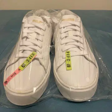 PUMA 화이트 스니커즈 24.5cm 여성용