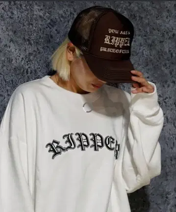 화이트 RIPPER 로고 오버 사이즈 맨투맨