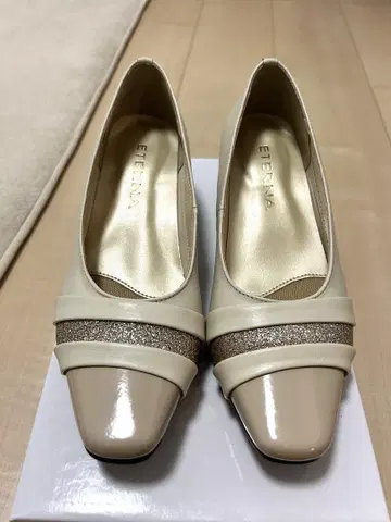 Eterna 베이지 글리터 펌프스 고급