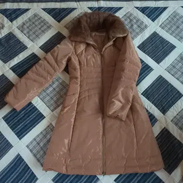 BARNEYS NEW YORK 퍼 달린 다운 자켓