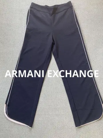 ARMANIEXCHANGE 네이비 사이드 라인 라운드 컷 팬츠