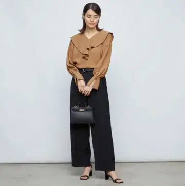 노리즈 블라우스 2way 의상 베이지 카멜 바이컬러