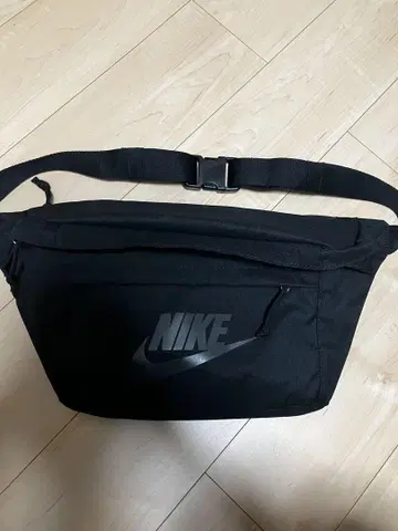 NIKE 블랙 웨스트 파우치 10L