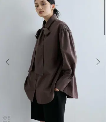 리본 포함 백 셔링 셔츠