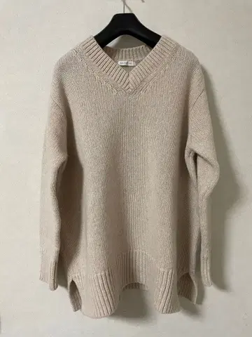 갤러리 비 파인 울 V넥 풀오버 니트