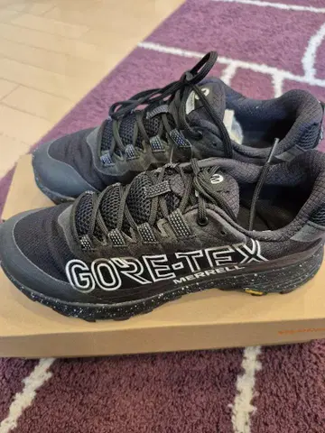 MERRELL GORE-TEX 블랙 스니커즈 시착만 한 상품