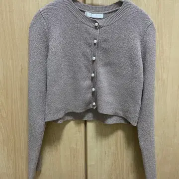 [ 새상품급 ] 릴리안 캐럿 펄 버튼 라메 가디건