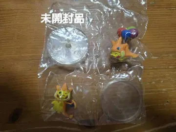 메가 리자몽 판초를 입은 피카츄 피규어