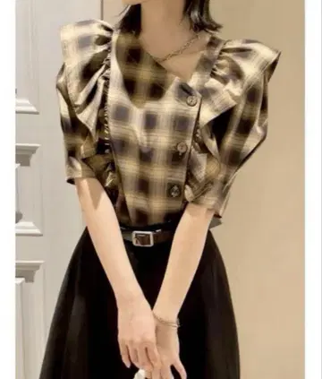 LILY BROWN 아지메넥 프릴 블라우스