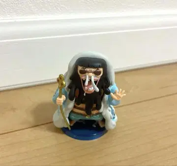 원피스 월드 컬렉터블 피규어 돈키호테 패밀리 트레볼