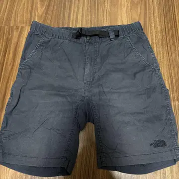 THE NORTH FACE 다크 그레이 숏팬츠