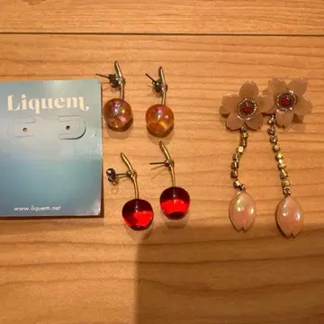 Liquem 체리 귀걸이