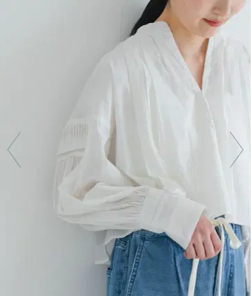 새상품급 어반 리서치 블라우스 숏 기장