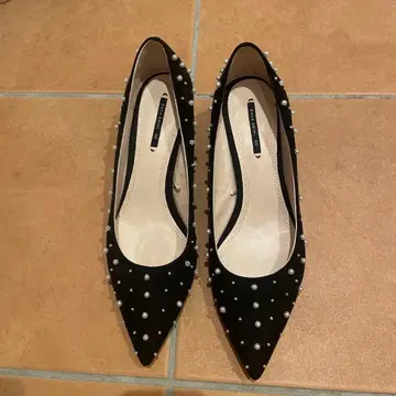 ZARA 펄 장식 블랙 스틸레토 40