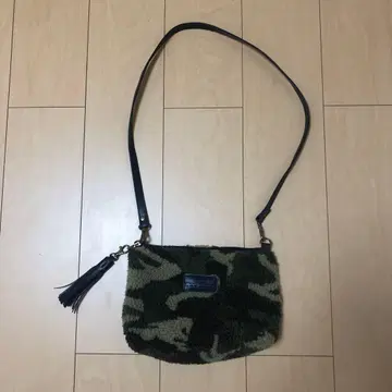 카모 패턴 퍼 숄더백