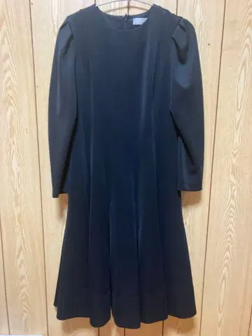 새상품급 셀프레어 원피스 다나카 미나미 착용