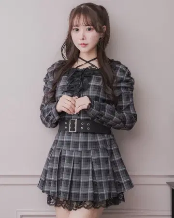 pium 레이스 프릴 플리츠 미니 원피스