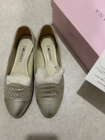 DIANA 스터드 부착 플랫슈즈 실버 계열 23.5cm